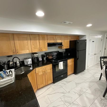 Lovely Remodeled 2Bdrm Basement Home Вашингтон Екстериор снимка