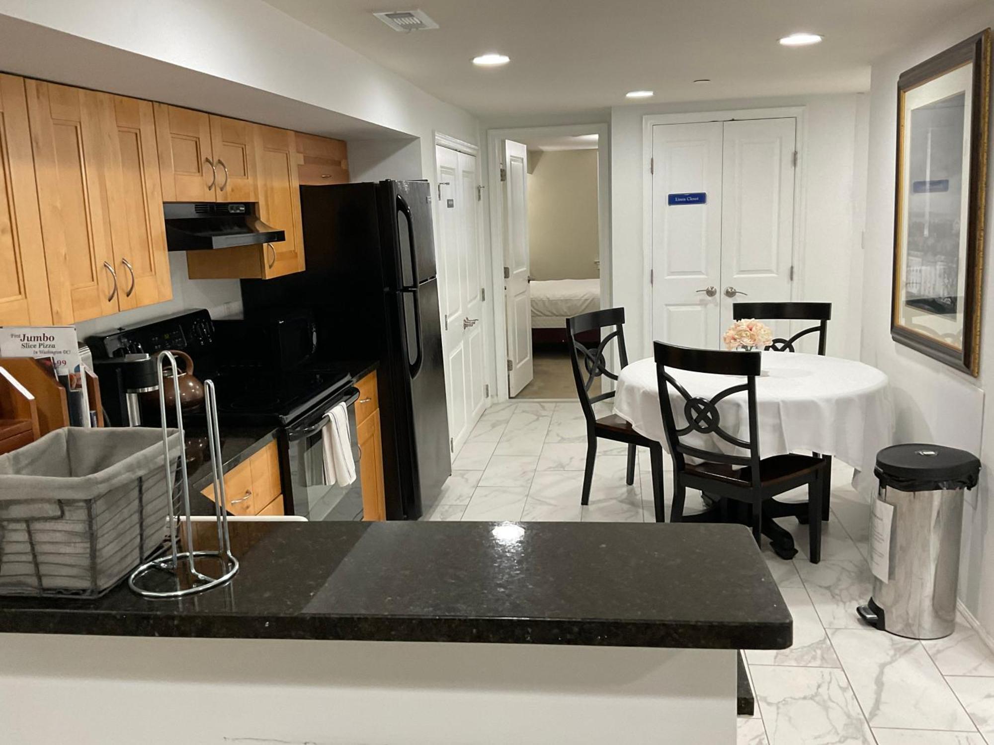 Lovely Remodeled 2Bdrm Basement Home Вашингтон Екстериор снимка